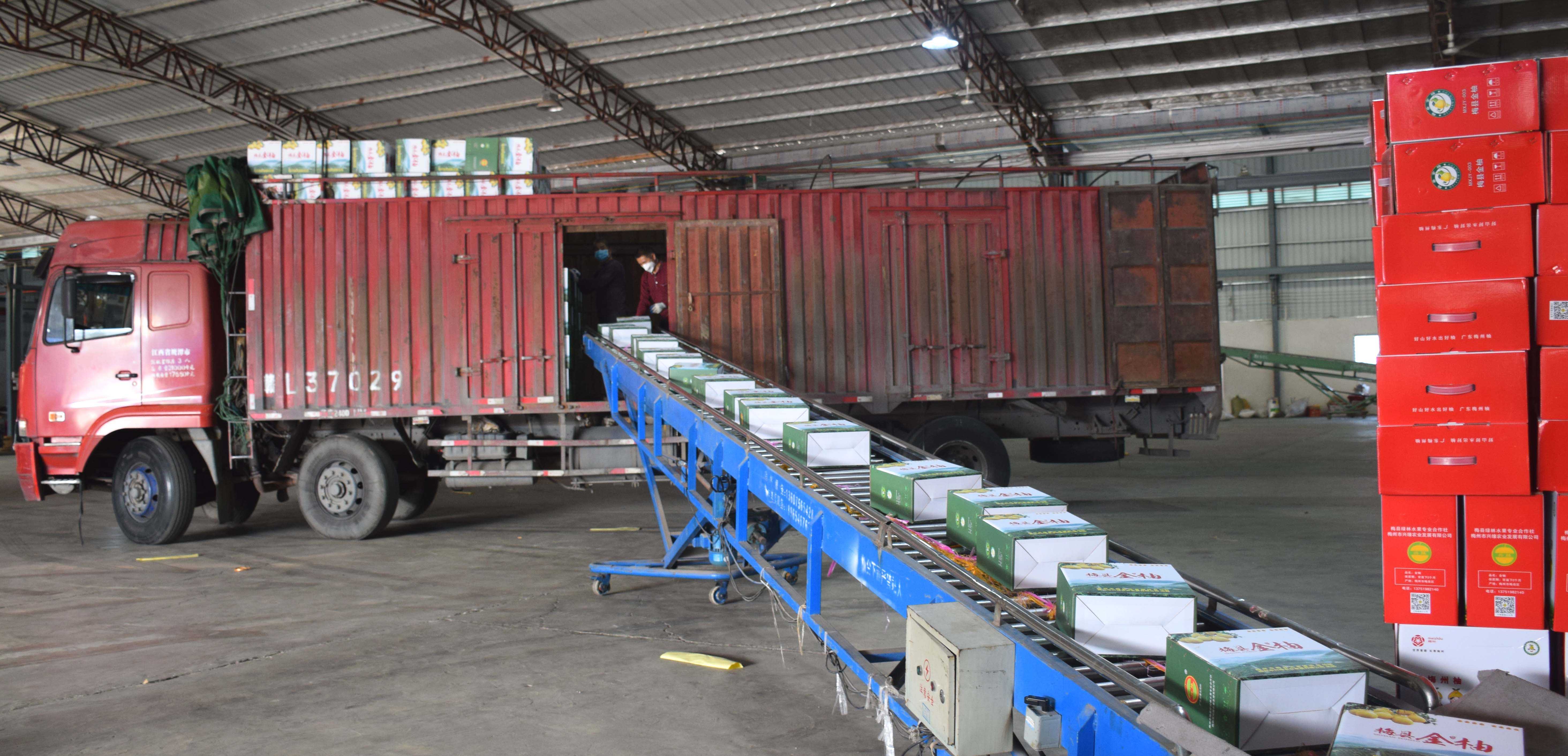 1586134986110901.jpg 上车.jpg